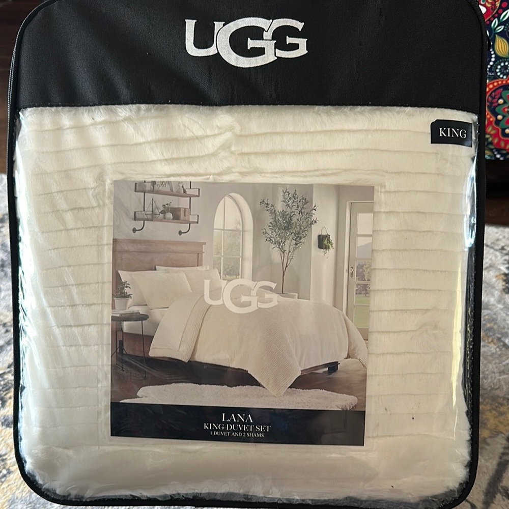 UGG White Duvet Cover with Textured Design KING